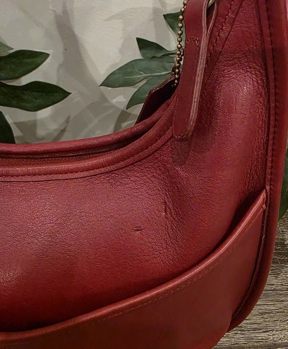 Coach 9033 ERGO Pocket ZIP  RED  EUC VINTAGE PRICE IS FIRM - Picture 2 of 16